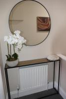 Modern Apartment, Sleeps 6, Free Parking, Fast WFI - Chambres d'hôtes Halton