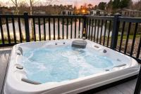 Kingfisher Lodge - Lakeside Lodge, Hot Tub, Woodhall Spa - Bed and Breakfast Woodhall Spa