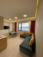 Apartment with Mountain View