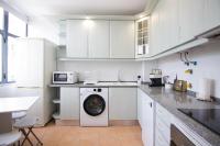 Modern 3- Bedroom Retreat in Faro’s City Center - B&B Faro