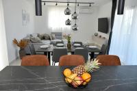Blue Sunrise, Apartment with Pool,Terace & Stunning Views - B&B Strašnik