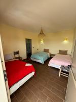 Dreibettzimmer mit Gartenblick