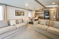 Falconers Lodge with Hot Tub - Chambres d'hôtes Allerthorpe