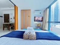 FREE Welcome Breakfast, BGC 1BR, Steps to Mitsukoshi & Uptown Malls, 300Mbps Fiber 14F - B&B Manila