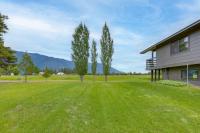 Private Mountain View Retreat Near Glacier - B&B Columbia Falls