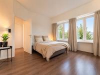 2 Bedroom Apartment for Families and Business, Tram and Bus in Front - Chambres d'hôtes Anvers