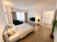 2 Bedroom Apartment for Families and Business, Tram and Bus in Front - Bed and Breakfast Antwerpen