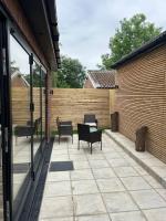 Beautiful Studio Flat - Ferienwohnung Woodford