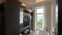 Suite with Seaview and Bathtub