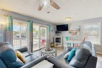Condo in paradise with open layout pool access & patio - snowbird-friendly - B&B Destin
