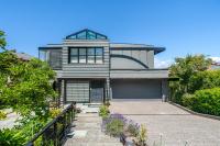 Ocean and Mountain View Home near Downtown - B&B Vancouver