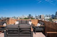 Penthouse with Private Rooftop and Skyline Views - Sleeps 6 - Chambres d'hôtes Chicago