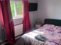 Cozy and Charming Double room with Workspace - B&B Bedford