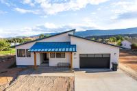 4BR Luxury Home Near Capitol Reef - Sleeps 10 - Kids Playground - B&B Torrey