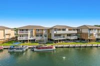 Central condo with five Pools three hot tubs beach access & free golf access - B&B Destin