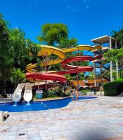 ENCANTO DO SOL - GOLDEN DOLPHIN GRAND HOTEL PISCINA 24h - Chambres d'hôtes Caldas Novas