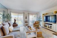 Waterfront condo in private beach resort best free amenities in Destin - B&B Destin