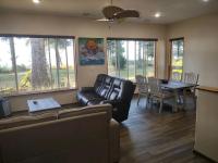 Rustic Beach House w Views & Private Beach - B&B Sekiu