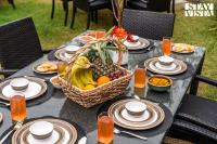 StayVista at Chalet Royale with Zen Deck, Bonfire in Jammu - B&B Kūd