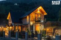 StayVista at Chalet Royale with Zen Deck, Bonfire in Jammu - B&B Kūd