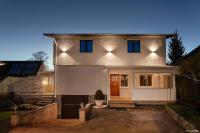 Spacious villa with garden, hot tub & patio, near the sea - Bed and Breakfast Heberg