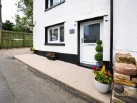 Leaf Tree Cottage, Cosy Lakeland Retreat for Mountain, Coastal and Lakeside Breaks - B&B Workington