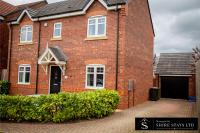STYLISH & SPACIOUS 4 BEDROOM HOUSE - FREE DRIVEWAY PARKiNG - B&B Shrewsbury