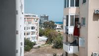 2BR Beachside Escape, Short 7-Min Walk to Shore - B&B Larnaka