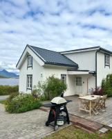 Traditional cabin in Lofoten - Seaside on a secluded street - Chambres d'hôtes Festvåg