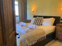 Hunters Cabin - Rustic farm stay - B&B Great Chart