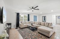 Fully Remodeled Private Sarasota Home with Heated Swim Spa, Fenced Yard, Game Area & Beach Gear - Chambres d'hôtes Sarasota