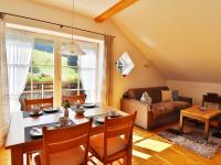 Apartamento de 1 dormitorio con balcón y vistas a la montaña 