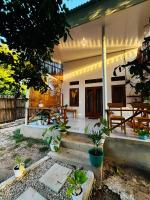 Lomba Oen bungalow - B&B Nemberala