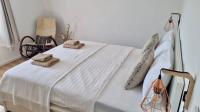Grmani house - with private pool, garden, parking - B&B Šmrika