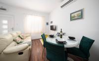 Holiday home-Sunny side - B&B Grebaštica