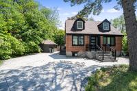 Luxury Toronto Stay with BBQ, Gazebo, Games & Parking - Bed and Breakfast Toronto