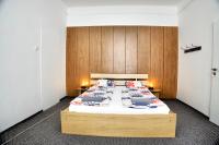 Private Room for 4, Free Parking, Main Train Station, Walk Everywhere - Chambres d'hôtes Prague