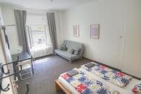 Private Room for 4, Free Parking, Main Train Station, Walk Everywhere - Chambres d'hôtes Prague