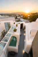 Noir Cave Villa - Private Jacuzzi & Sunset Terrace - Chambres d'hôtes Pýrgos