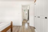 Central Greenwich Modern 2 Bedroom Apartment - Bed and Breakfast Londen