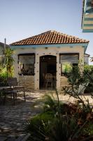 Casuta cu cactusi - B&B 2 Mai