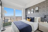 Modern 2BR Retreat with Private Balcony & Parking - B&B Toronto