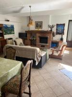 Romantic Farmhouse with Fireplace and Hot Tub - Chambres d'hôtes Castellero