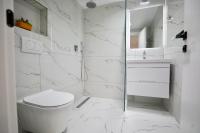 Redi Apartment Sea View - Chambres d'hôtes Saranda