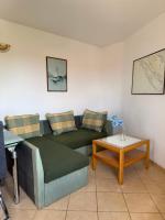 Modern, Sunny Beachside Apartment with Balcony - B&B Pakoštane