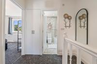 'The Signature Bay House' - A Stunning Luxury 4-Bedroom House with Private Garden & Patio - Free Parking - Ferienwohnung Northampton