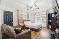 Cozy Private Room Heart of Downtown - B&B Lafayette