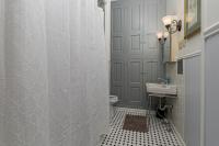 1895 Victorian Home on Historic Walnut Street - B&B Springfield