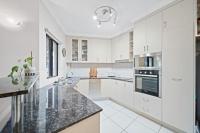 Beachside 2 bed 2 bath unit - B&B Townsville
