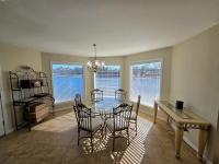 Lakefront Retreat with Balcony, Pool, Hot Tub, Jacuzzi, Sauna - B&B Hot Springs